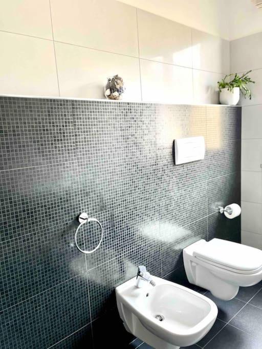 Sun-Kissed Seaside Retreat: Your Pescara Getaway Esterno foto