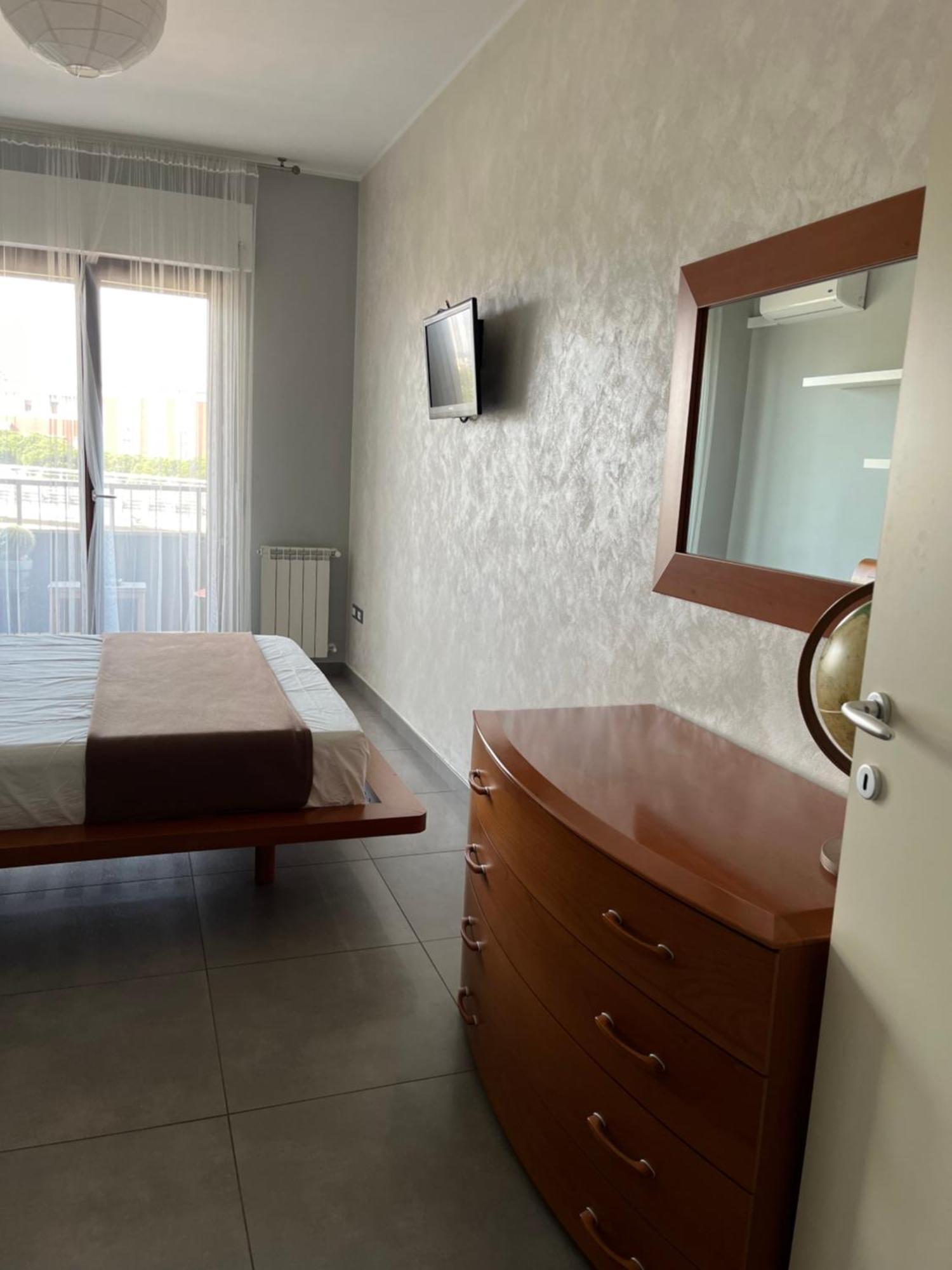 Sun-Kissed Seaside Retreat: Your Pescara Getaway Esterno foto